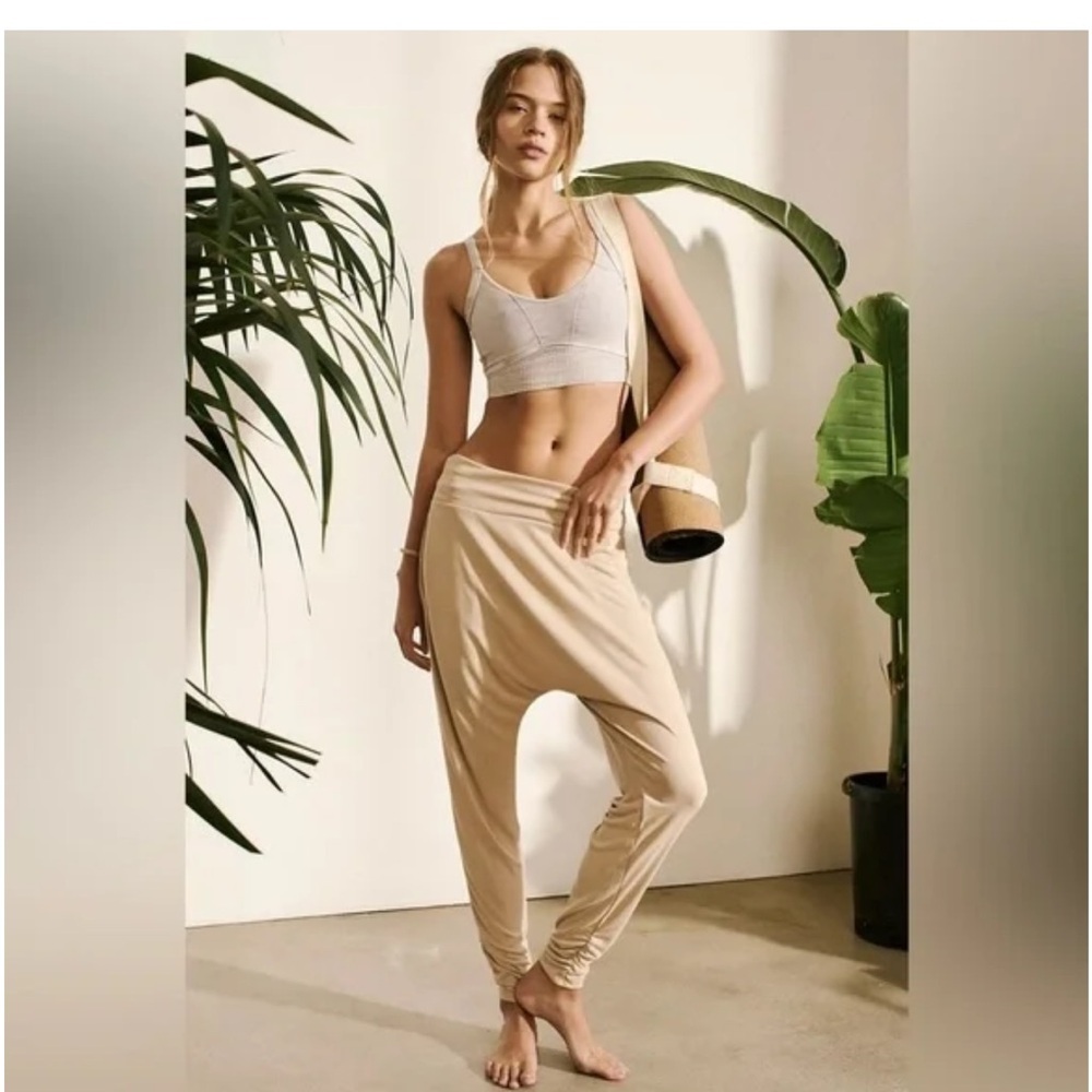 Brandy Melville Beige Fabric - Picture 1 of 12